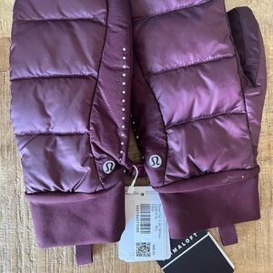 Lulu lemon down for it all mittens in maroon color